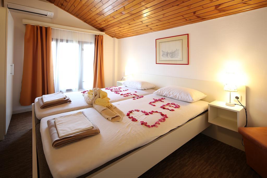 Guest House Zeba & Riviera Шіло Екстер'єр фото