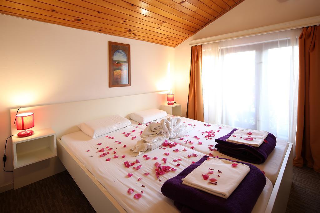Guest House Zeba & Riviera Шіло Екстер'єр фото