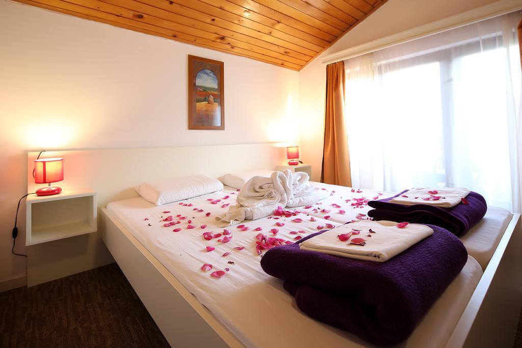 Guest House Zeba & Riviera Шіло Екстер'єр фото