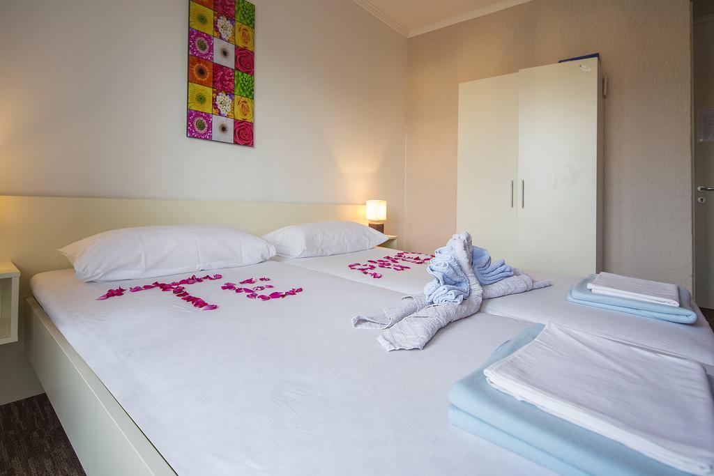 Guest House Zeba & Riviera Шіло Екстер'єр фото