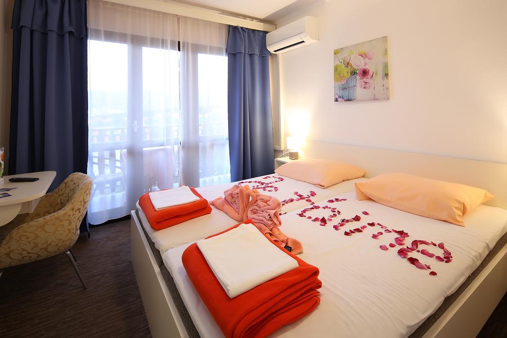 Guest House Zeba & Riviera Шіло Екстер'єр фото
