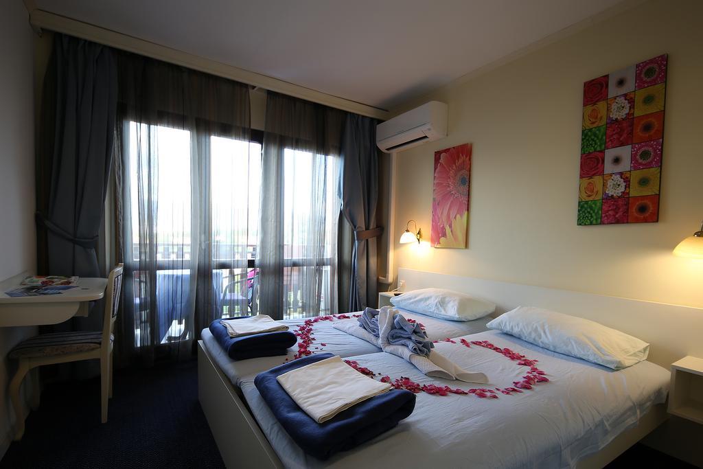 Guest House Zeba & Riviera Шіло Екстер'єр фото